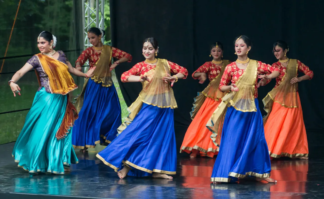 Bollywood Dancers